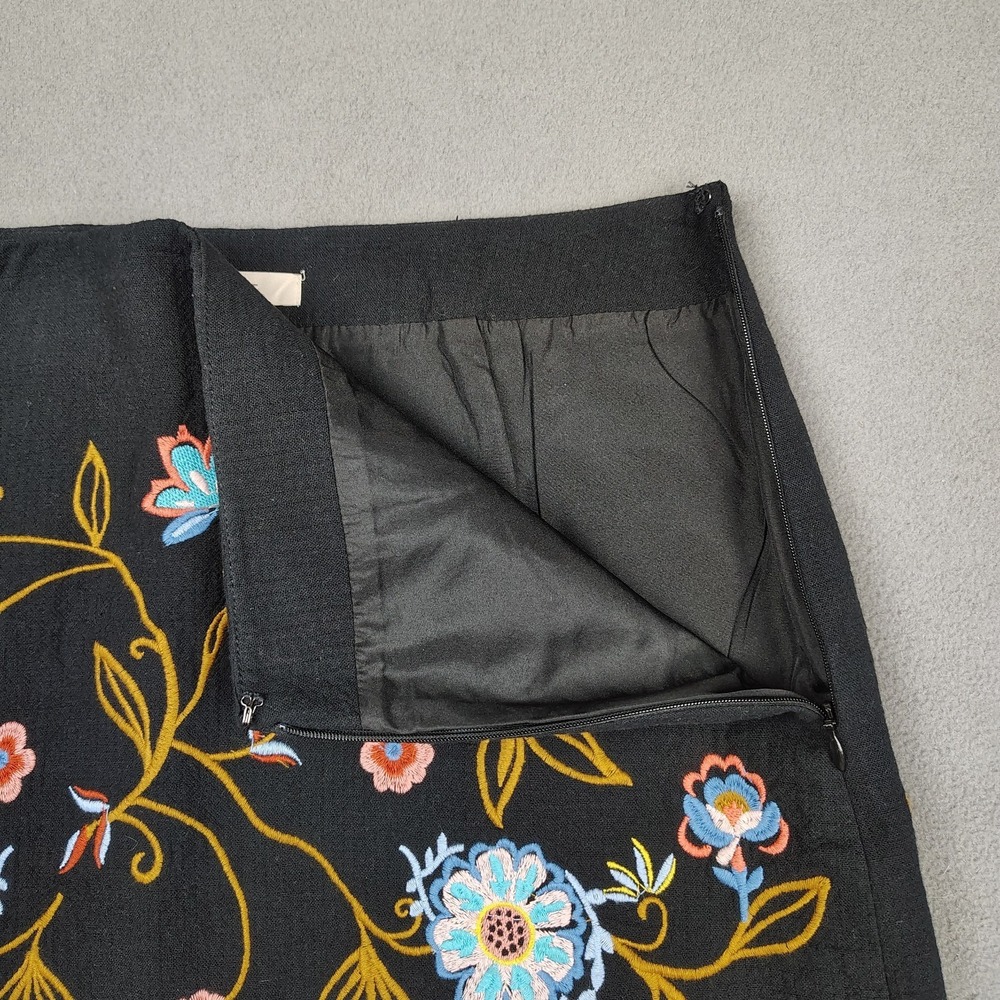 LOFT Floral Embroidered Pencil Skirt Women Size 2 Black Career Formal Cotton EC - Picture 3 of 10